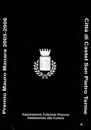 Cover of the Exhibition Catalogue with the heraldic symbol of the City on flat black background