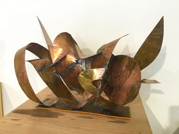 A sculpture made of bent and torched copper ribbons in original copper color with slightly different copper tones and some oxidation stains, front right view. Artwork by Dado