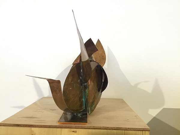 A sculpture made of bent and torched copper ribbons in original copper color with slightly different copper tones and some oxidation stains, side view. Artwork by Dado